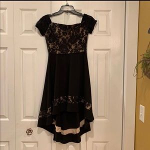 I’m selling a homecoming dress